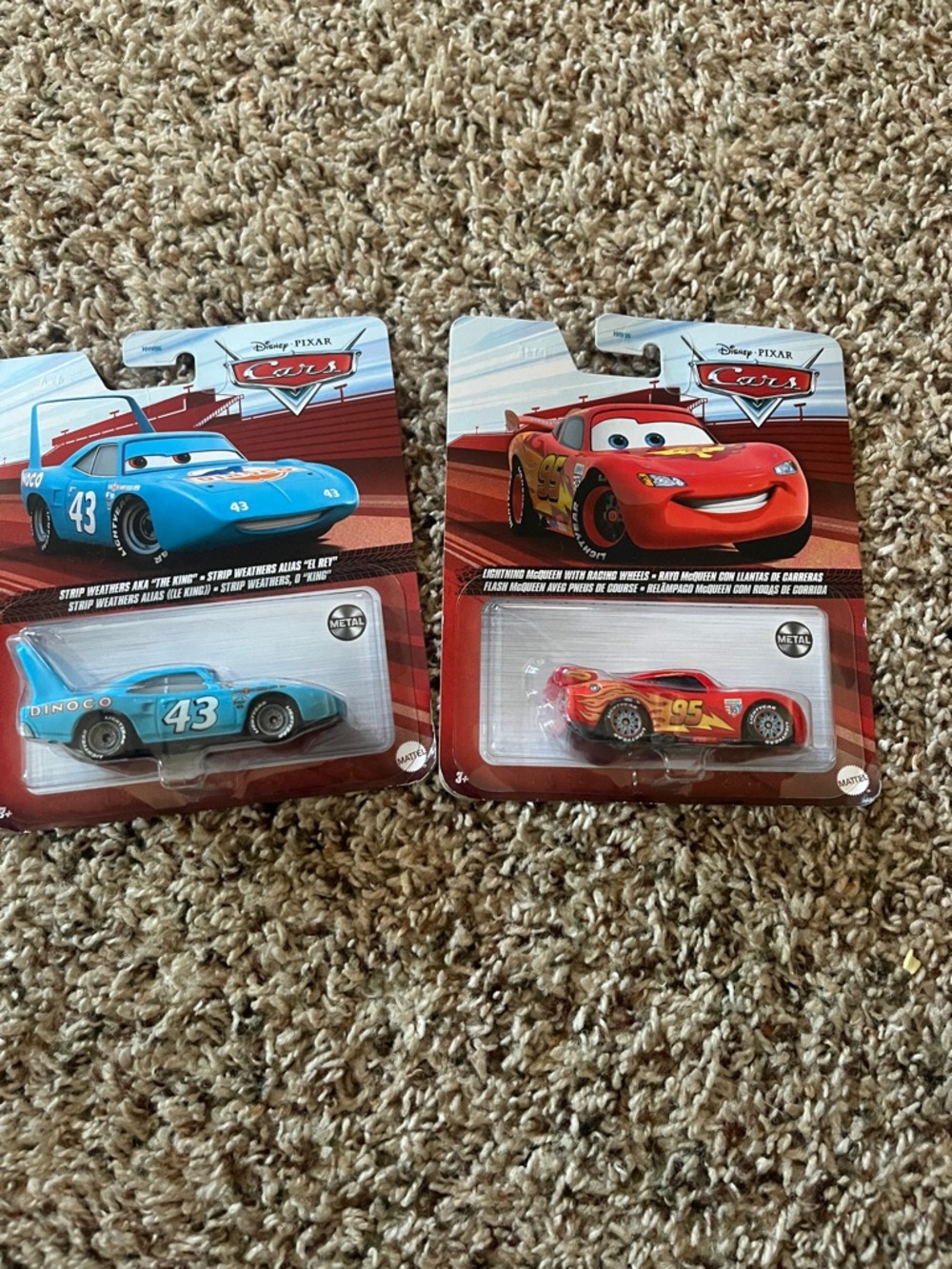 Disney Cars Die-Cast Lightning McQueen (Red) & Dinoco #43 (Blue) Twin Pack